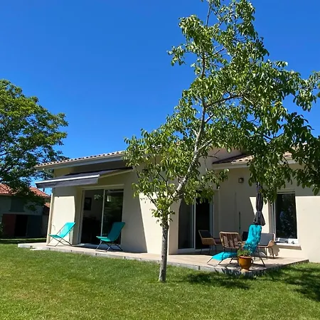 Alice's House, Maison & Grange A 10km De L'ocean Holiday home Naujac-sur-Mer