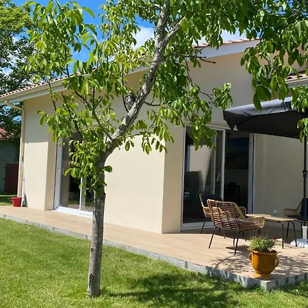 Holiday home Alice's House, Maison & Grange A 10km De L'ocean *