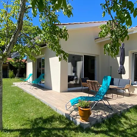 Alice's House, Maison & Grange A 10km De L'ocean Holiday home Naujac-sur-Mer